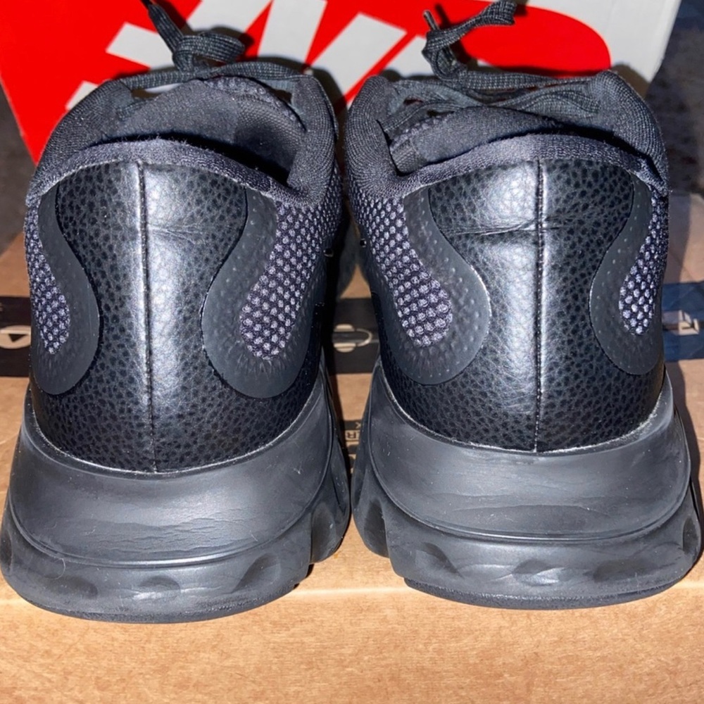 Nike running shoes barely worn